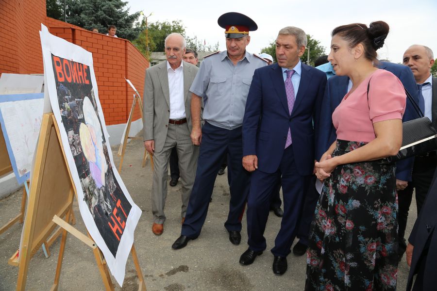 А.Гамидов принял участие в торжествах, посвященных 15-летию годовщины со дня разгрома международных бандформирований
