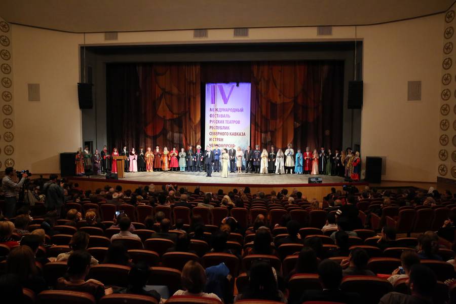 В Махачкале открылся Международный фестиваль русских театров