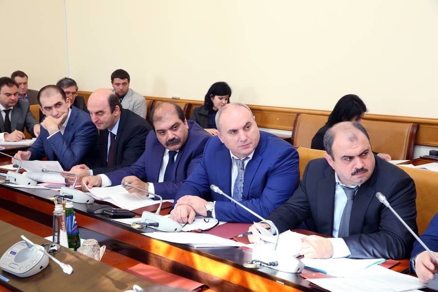 В Правительстве Дагестана обсужден проект республиканского бюджета на 2015 год и на плановый период 2016 и 2017 годов