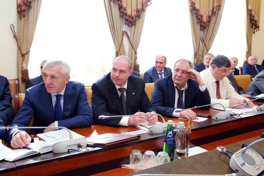 В Правительстве Дагестана обсужден проект республиканского бюджета на 2015 год и на плановый период 2016 и 2017 годов