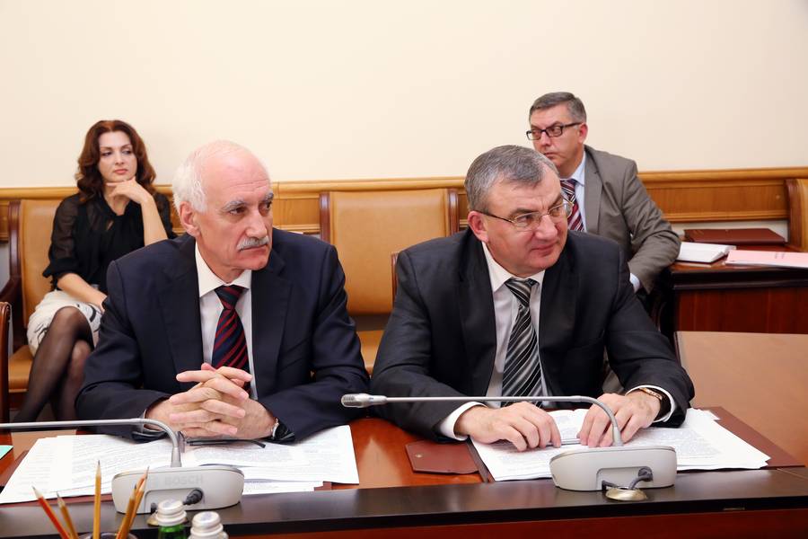 В Правительстве Дагестана обсужден проект республиканского бюджета на 2015 год и на плановый период 2016 и 2017 годов