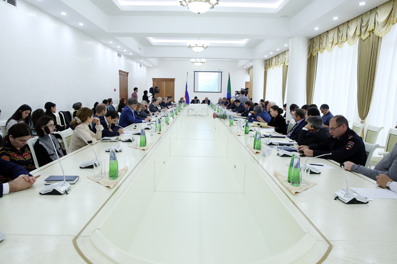 А. Карибов представил нового министра по национальной политике Дагестана