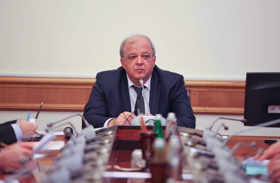 Анатолий Карибов провел рабочее совещание в Правительстве Дагестана