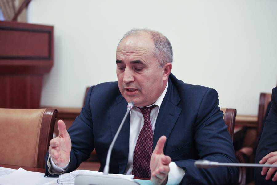 Анатолий Карибов провел рабочее совещание в Правительстве Дагестана