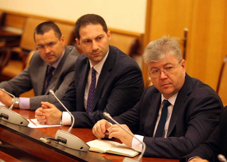 Реконструкция взлетно-посадочной полосы аэропорта «Уйташ» завершится в начале декабря