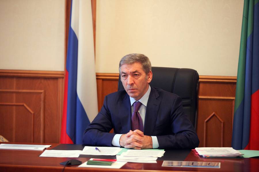 А.Гамидов принял участие в селекторном совещании по вопросам реализации программ по капремонту и переселению граждан из аварийного жилья