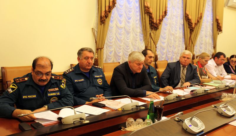 Р.Джафаров провел заседание Комиссии Правительства РД по предупреждению и ликвидации ЧС и обеспечению пожарной безопасности