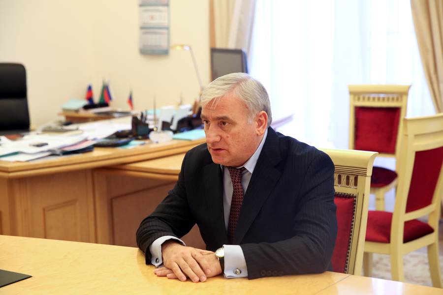 Абдусамад Гамидов встретился с директором представительства Внешэкономбанка в г. Пятигорске