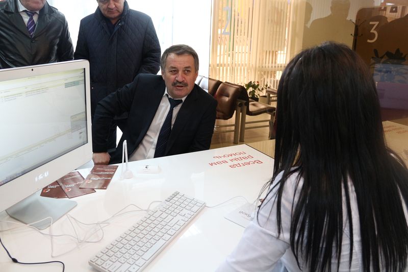 Магомед Исаев принял участие в открытии МФЦ в Буйнакском районе
