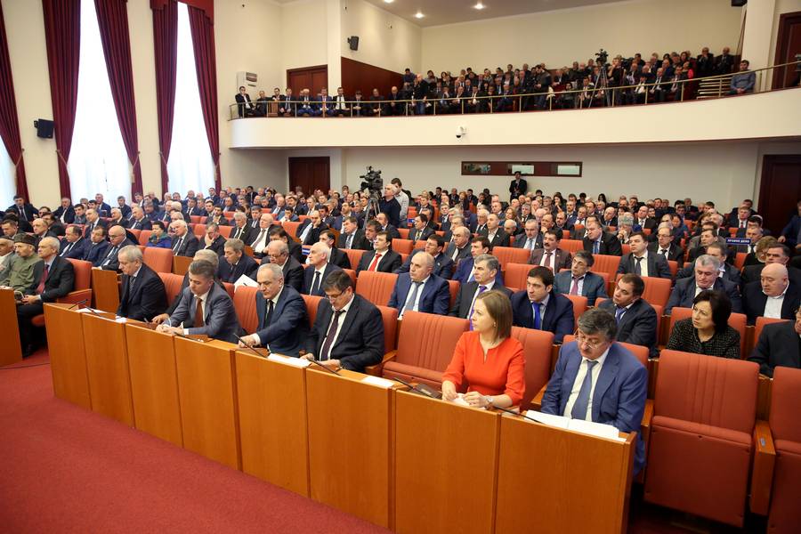 Глава Дагестана Рамазан Абдулатипов выступил с ежегодным Посланием Народному Собранию Республики Дагестан