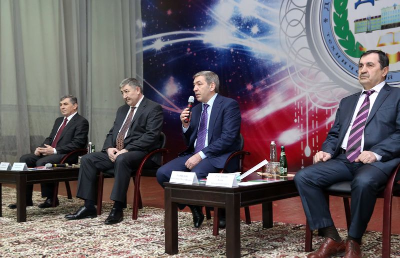 Абдусамад Гамидов принял участие в стратегической сессии по корректировке планов мероприятий по реализации приоритетных проектов развития Дагестана