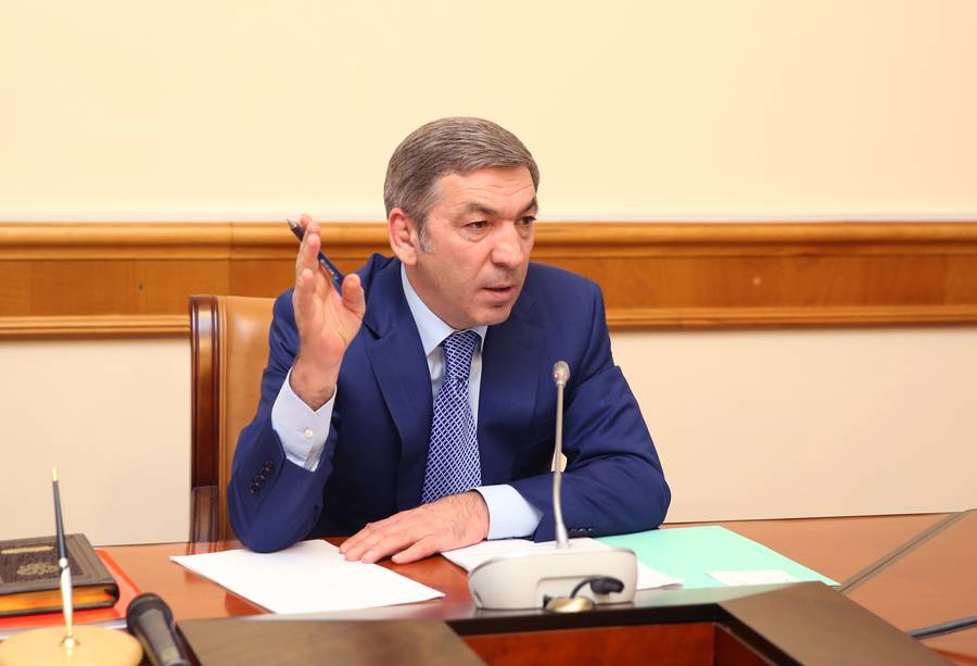 Абдусамад Гамидов провел плановое совещание по ряду первоочередных  вопросов