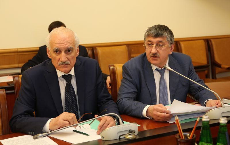 Под руководством Анатолия Карибова состоялось оперативное совещание в Правительстве РД