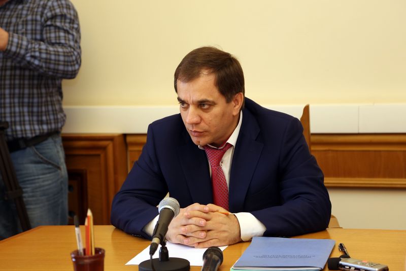 Раюдин Юсуфов провел совещание по вопросам развития моногородов республики