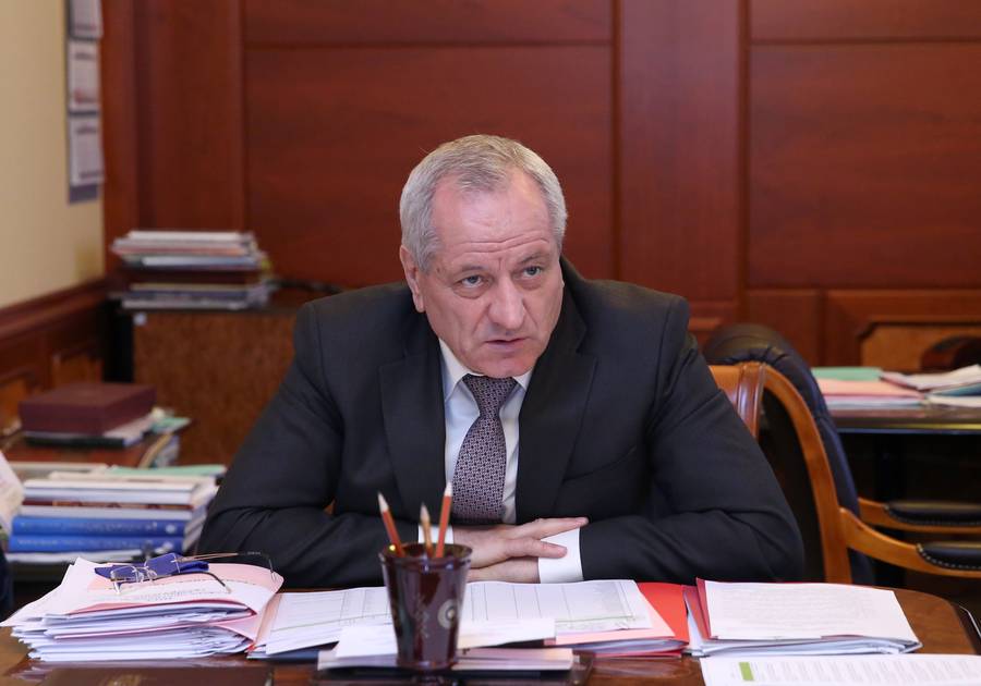 Рамазан Алиев провел очередное заседание комиссии по оптимизации сети государственных и муниципальных учреждений
