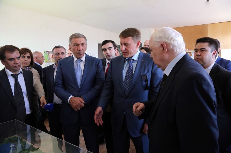 Абдусамад Гамидов и Дмитрий Скриванов посетили инвестиционную площадку «Уйташ»