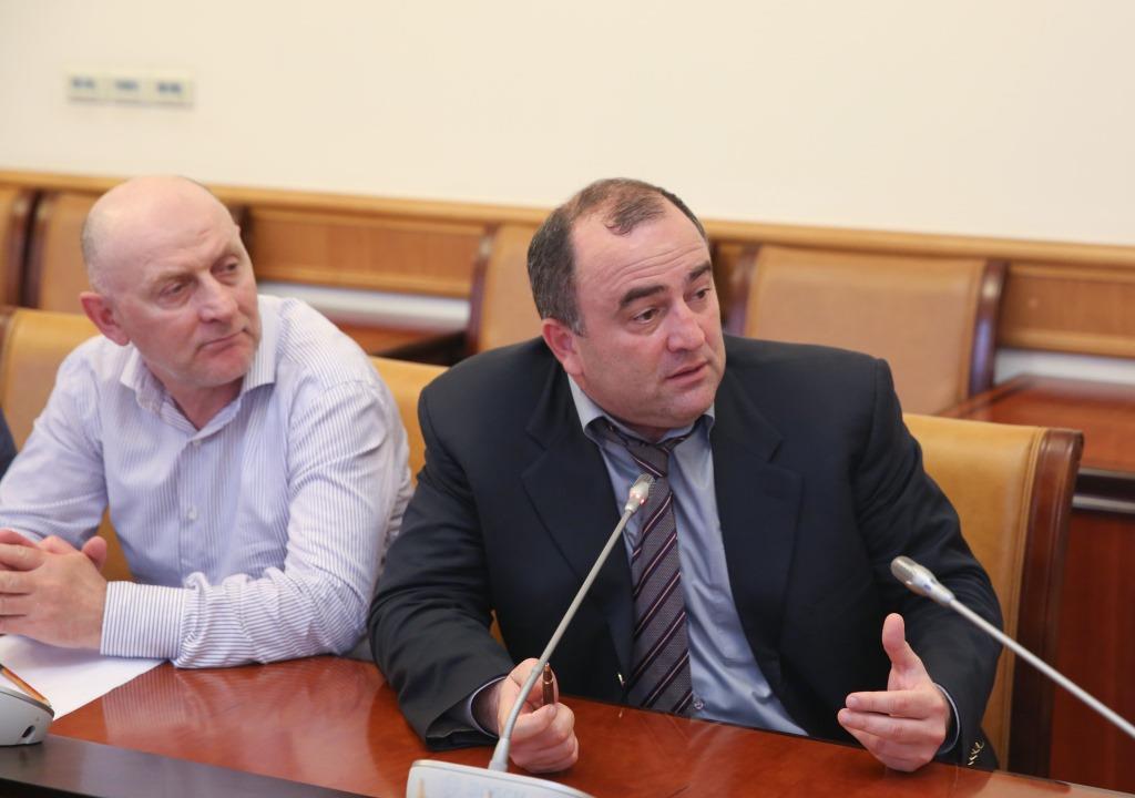 Рамазан Алиев проверил ход выполнения поручений Главы Дагестана по наведению порядка на бульваре им.Сулейман Стальского