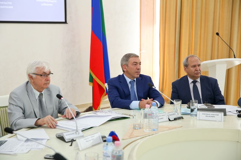 Абдусамад Гамидов принял участие в общественных слушаниях на тему социально-экономического развития сельских территорий