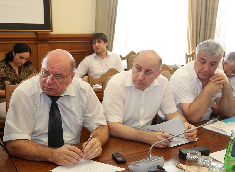 В Правительстве Дагестана обсуждены вопросы погашения заложенности за поставленные энергоресурсы