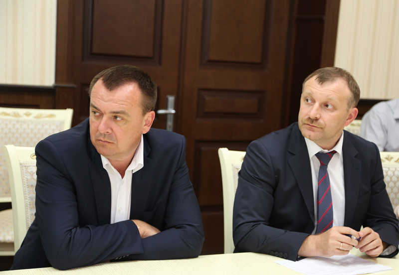 В Дербенте под руководством Абдусамада Гамидова обсуждены вопросы организации работы с обращениями граждан
