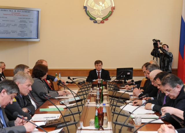 Обсуждены итоги социально-экономического развития РД за 2011 год