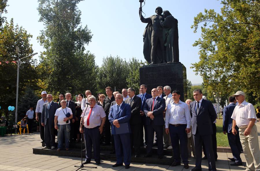 В Махачкале открылся XXVIII Международный Гамзатовский фестиваль «Дни белых журавлей»