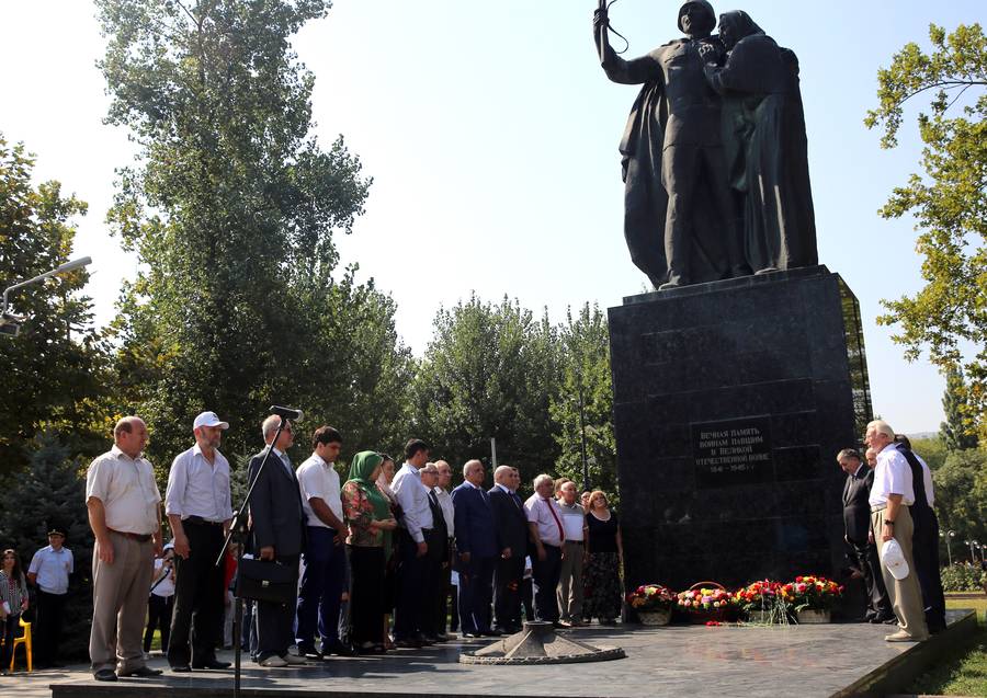 В Махачкале открылся XXVIII Международный Гамзатовский фестиваль «Дни белых журавлей»