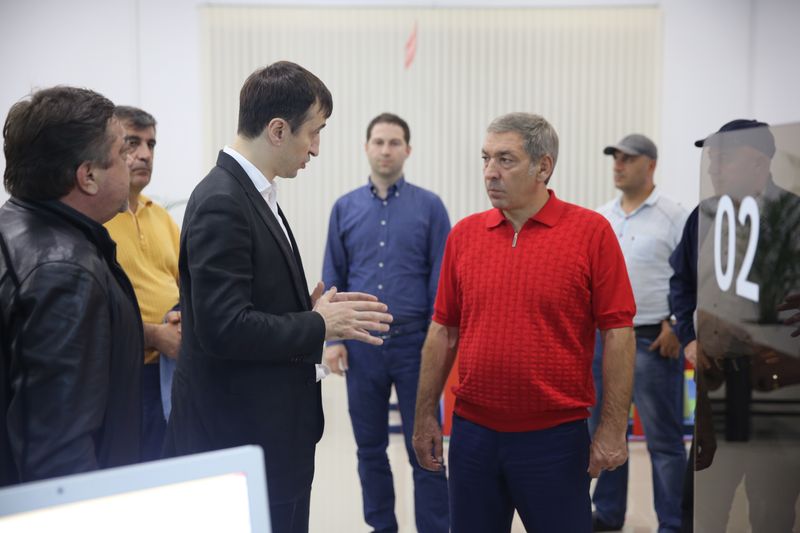 Абдусамад Гамидов посетил Дербентский МФЦ