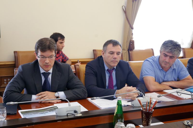 В Правительстве РД обсуждены вопросы реализации инвестпроекта по строительству птицекомплекса в Магарамкентском районе