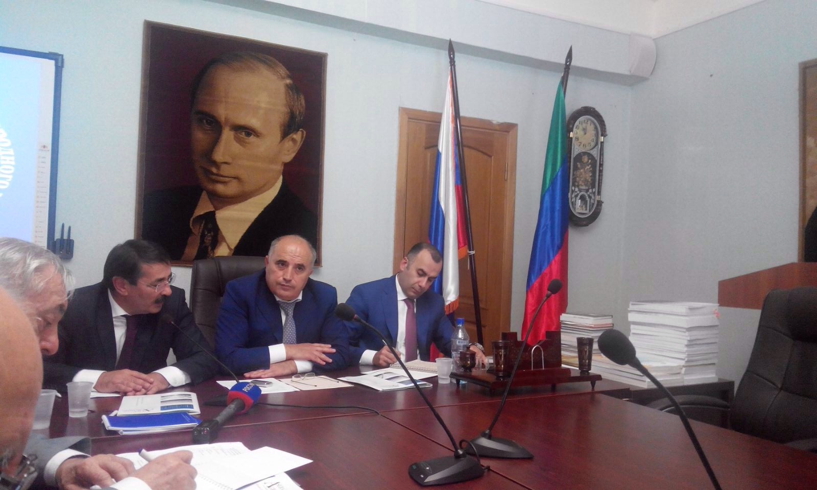 Под руководством Шарипа Шарипова обсуждены меры по развитию овощеводства защищенного грунта в Дагестане