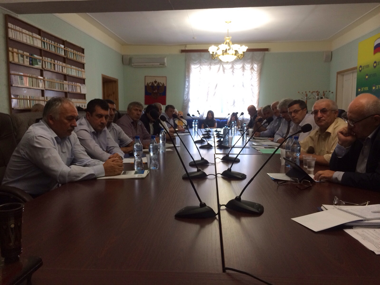 Под руководством Шарипа Шарипова обсуждены меры по развитию овощеводства защищенного грунта в Дагестане