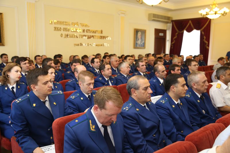 Абдусамад Гамидов принял участие в межведомственном совещании руководителей правоохранительных органов СКФО