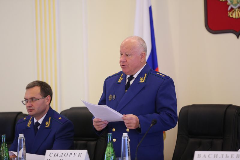 Абдусамад Гамидов принял участие в межведомственном совещании руководителей правоохранительных органов СКФО