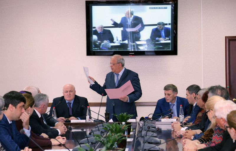 Анатолий Карибов представил руководителя коллективу ТФОМС Дагестана