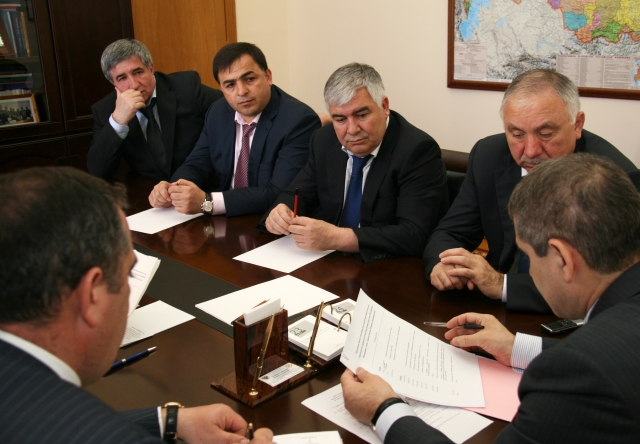 Делегация Дагестана во главе с Ризваном Газимагомедовым посетит Азербайджан