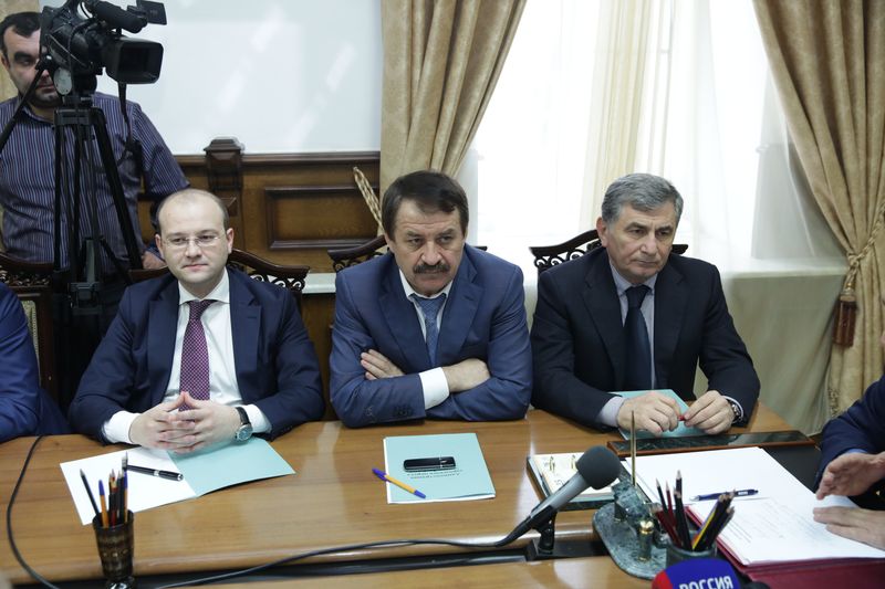 Абдусамад Гамидов встретился в Дербенте с делегацией Азербайджана