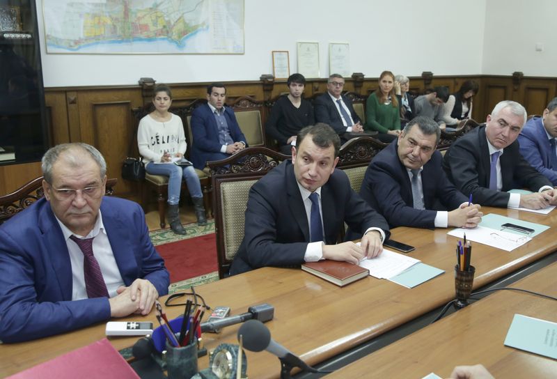 Абдусамад Гамидов встретился в Дербенте с делегацией Азербайджана