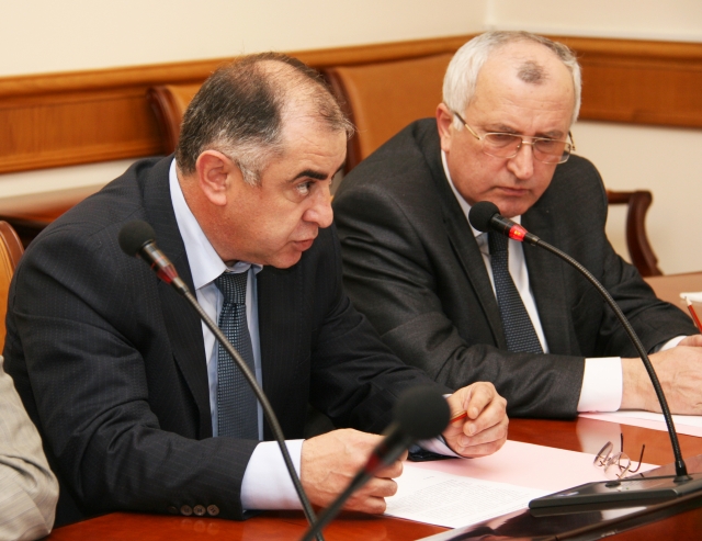 Был обсужден вопрос о финансово-экономическом положении СПК «Губденский» и СПК «Им. И. Карабудагова» Карабудахкентского района