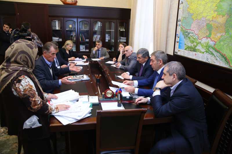 Абдусамад Гамидов и Гасан Идрисов в рамках приема граждан рассмотрели земельные проблемы и вопросы улучшения жилищных условий дагестанцев
