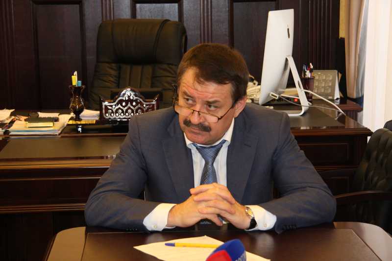 Магомед Исаев рассмотрел коллективное обращение жителей поселка Новый Хушет