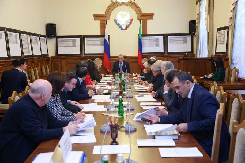 Рамазан Алиев провел заседание Совета по грантам Главы РД