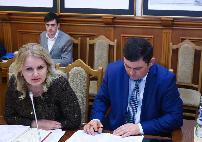 Рамазан Алиев провел заседание Совета по грантам Главы РД