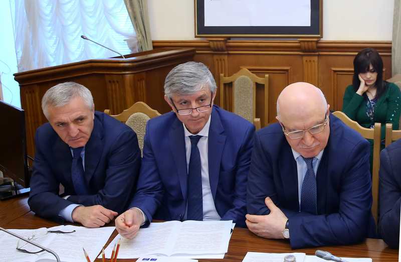 Рамазан Алиев провел заседание Совета по грантам Главы РД