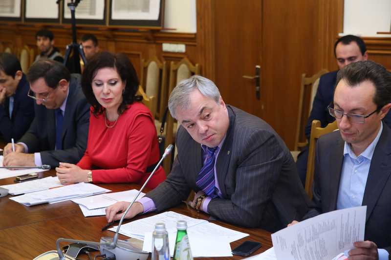 Рамазан Алиев провел заседание Совета по грантам Главы РД