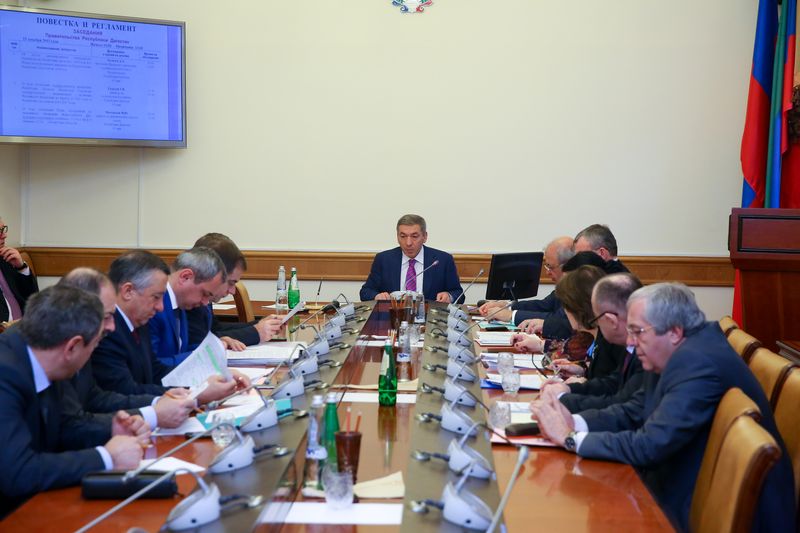 Абдусамад Гамидов призвал предпринимателей становиться на учет и платить налоги