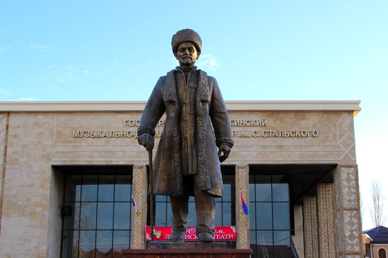 Анатолий Карибов принял участие в мероприятиях по случаю 80-летия Лезгинского государственного музыкально-драматического театра