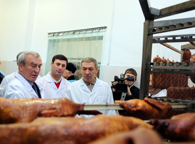 Абдусамад Гамидов принял участие в открытии мясомолочного комбината КФХ «Омарова»