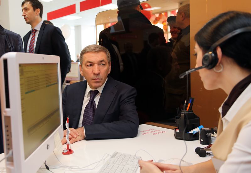 Абдусамад Гамидов: «Создание центров «Мои Документы» позволяет успешно реализовать административную реформу»