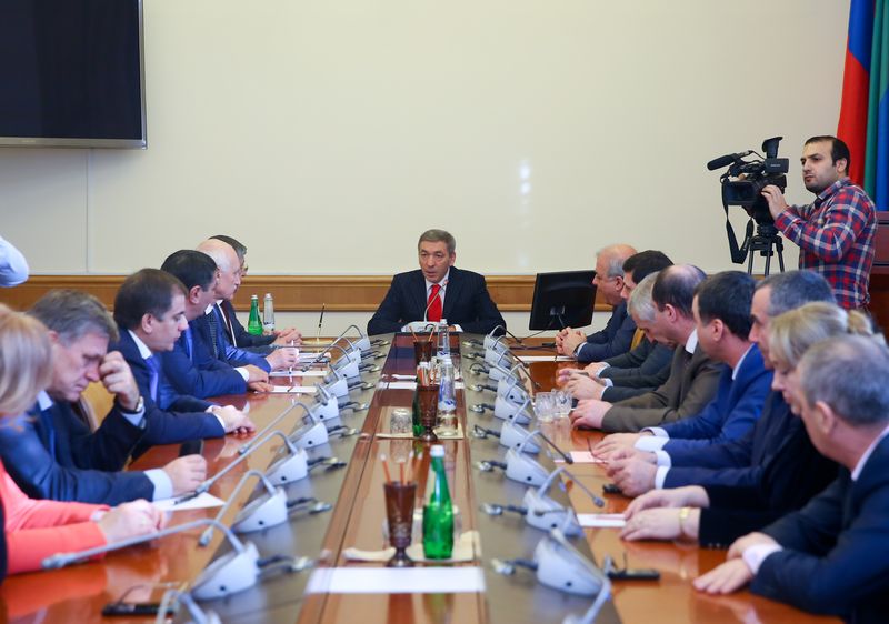 Абдусамад Гамидов подвел итоги работы кабинета министров Дагестана в 2015 году