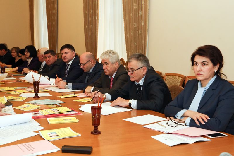В Правительстве Дагестана обсуждены меры по борьбе с туберкулезом и организации борьбы с распространением ВИЧ-инфекции/СПИДА